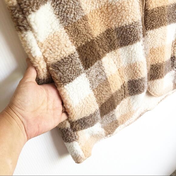 Loveriche Sherpa Wool Blend Open Front Hooded Vest - Picture 2 of 8